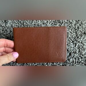 Louis Vuitton Taiga bifold slim card holder